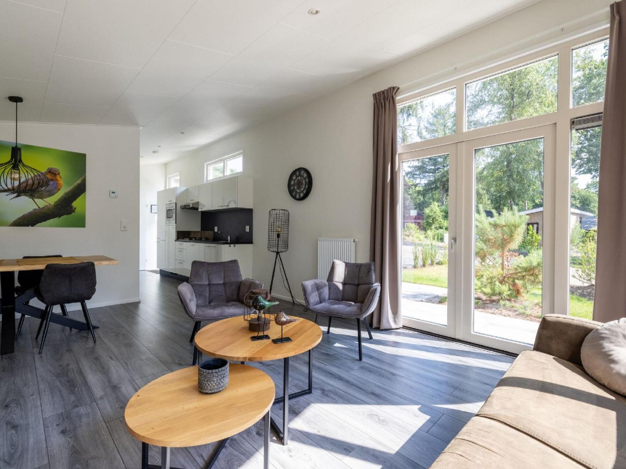 Comfortable Chalet With Combination Microwave Near The Veluwe Hoenderloo Exteriör bild