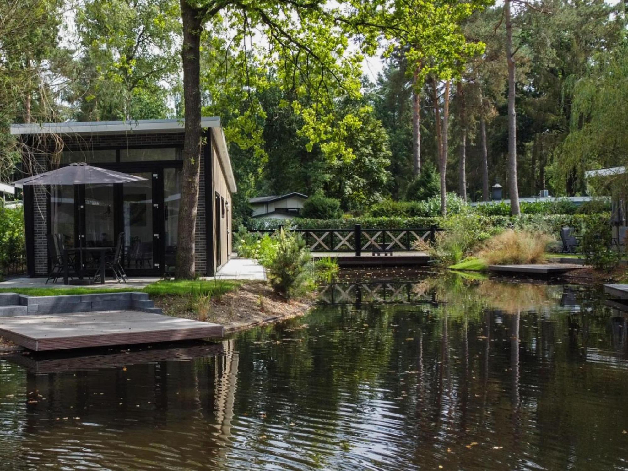 Comfortable Chalet With Combination Microwave Near The Veluwe Hoenderloo Exteriör bild