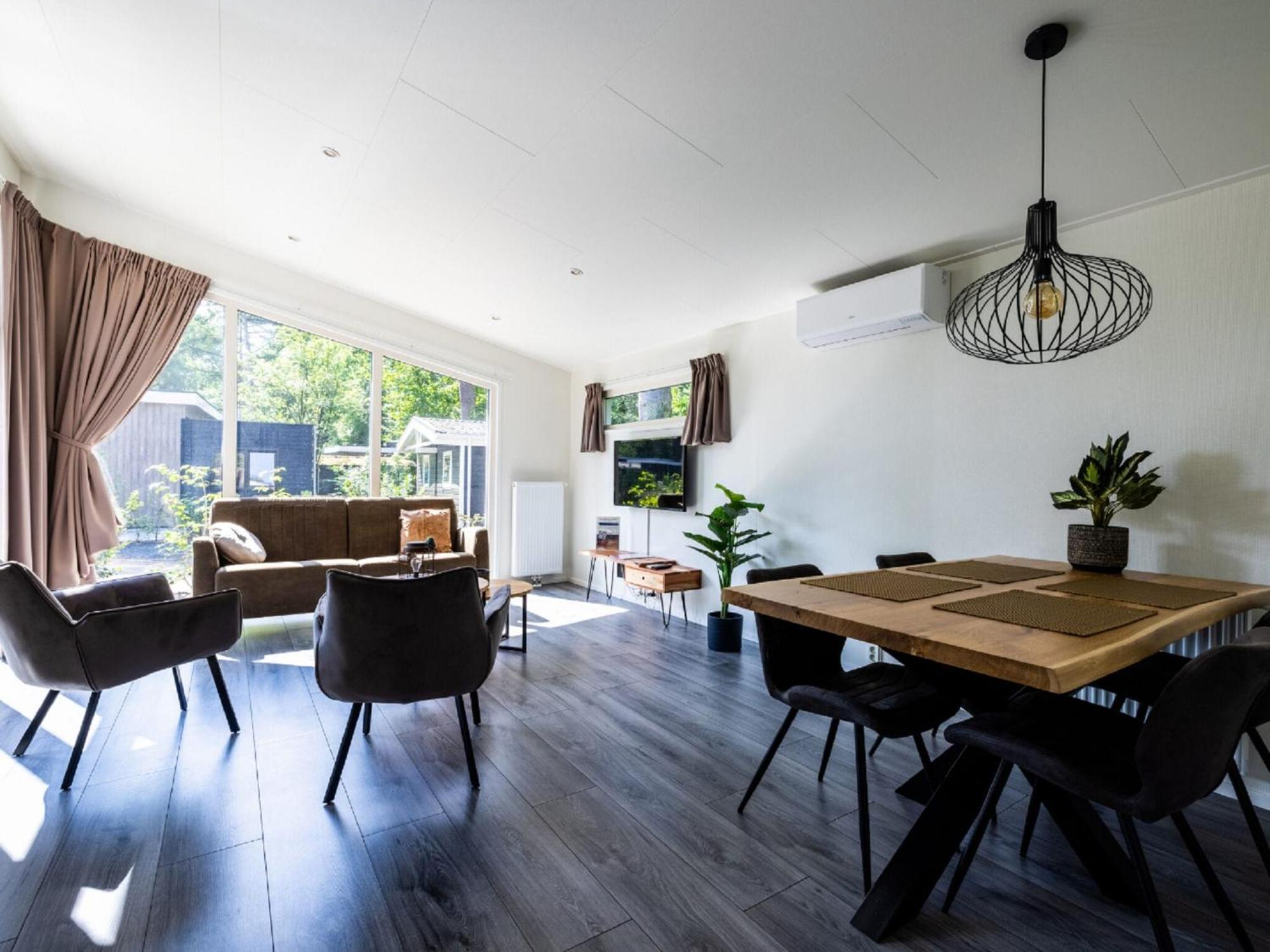 Comfortable Chalet With Combination Microwave Near The Veluwe Hoenderloo Exteriör bild