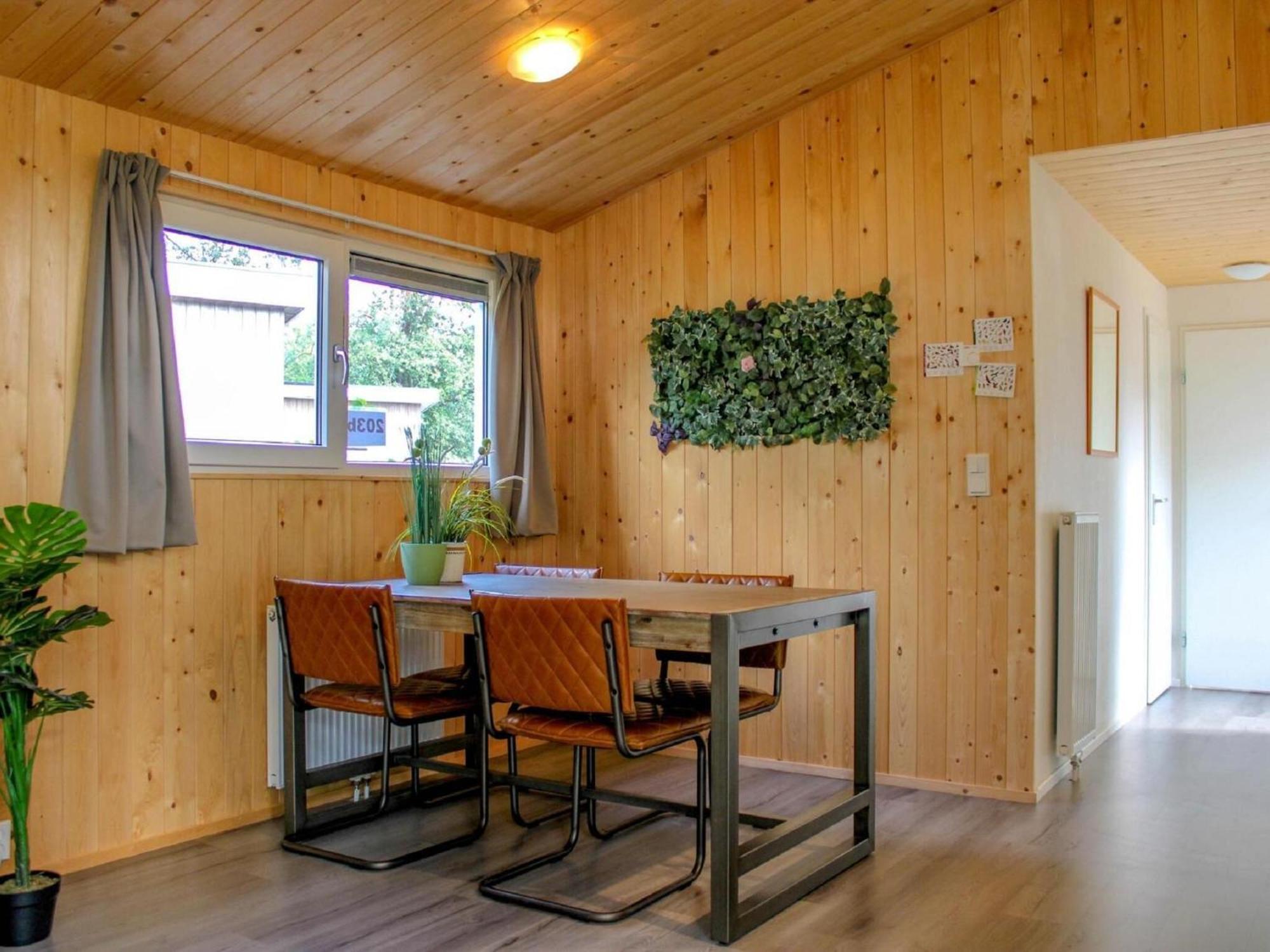 Comfortable Chalet With Combination Microwave Near The Veluwe Hoenderloo Exteriör bild