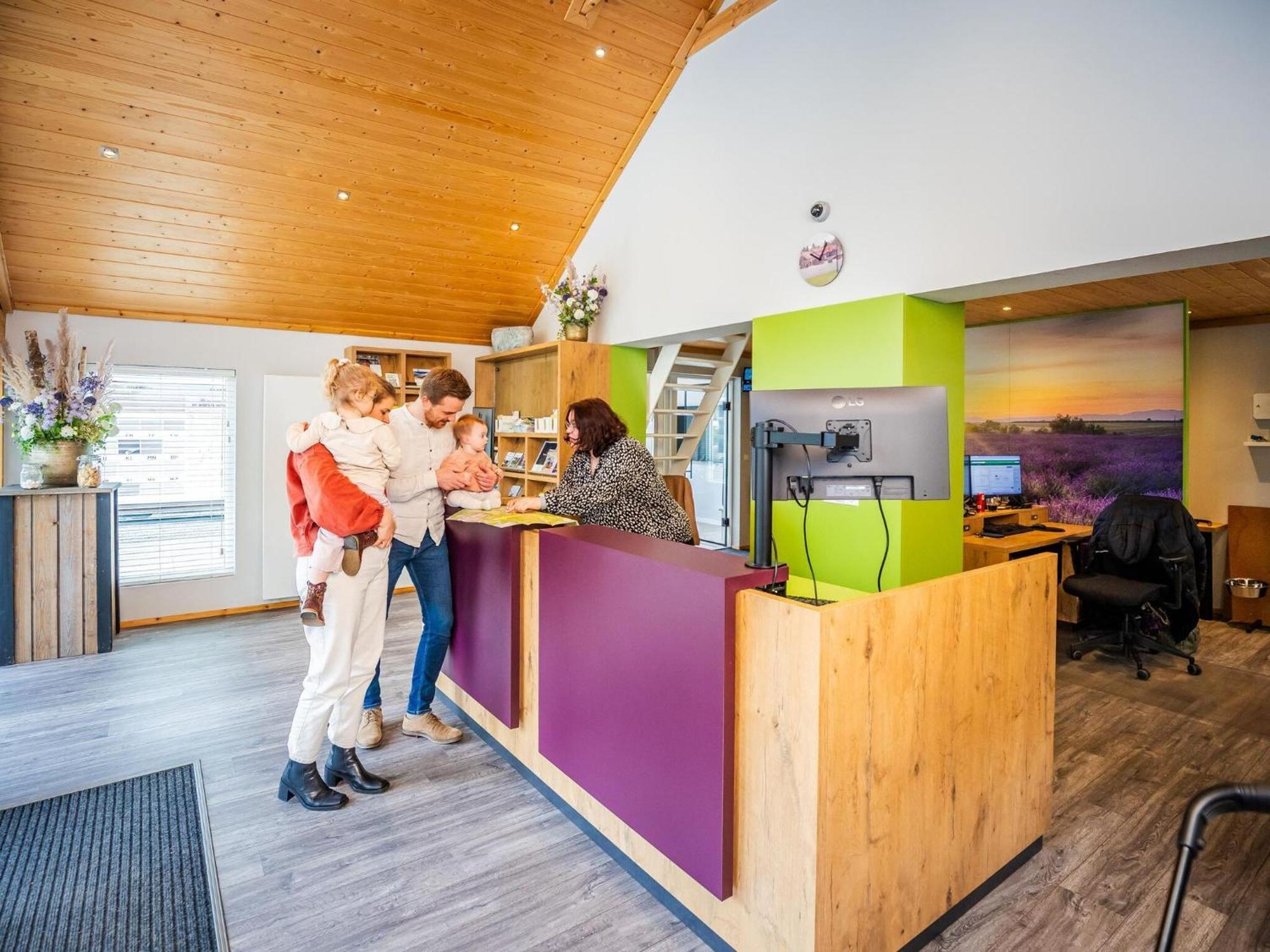 Comfortable Chalet With Combination Microwave Near The Veluwe Hoenderloo Exteriör bild